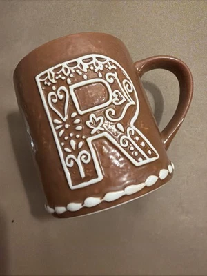 CANECA ALFABETO CERÂMICA CELEIRO PÃO DE GENGIBRE GRÉS, LETRA R~ MARROM - Imagem 1 de 2