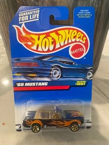 Mustang 1998 vintage Hot Wheels #1051 '65 negro con ruedas doradas de 5 radios China - Imagen 1 de 1