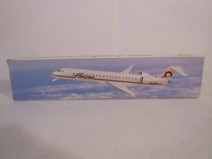 Horizon Air CRJ-700 1/100 Scale Model NIB - Picture 1 of 5