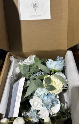 Buquê de noiva azul empoeirado Ling's moment (em cascata) - Imagem 1 de 4