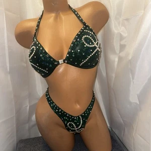 PNJ Competición FIGURA Traje Posando Verde Holograma 34 DD Fondo Med - Imagen 1 de 5
