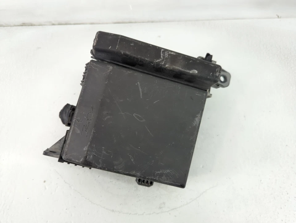 Módulo de relé de caja de fusibles Mitsubishi Galant 2008-2009 4831|pp-t10 AS7QC Foto 1 de 4