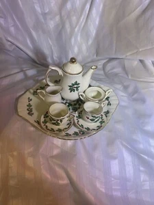 Formalities by Baum Bros 10-teiliges Miniatur Teeservice Holly Christmas Collection - Bild 1 von 4