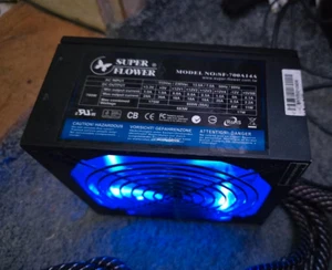 Super Flower 700 Watt Netzteil - Afbeelding 1 van 2