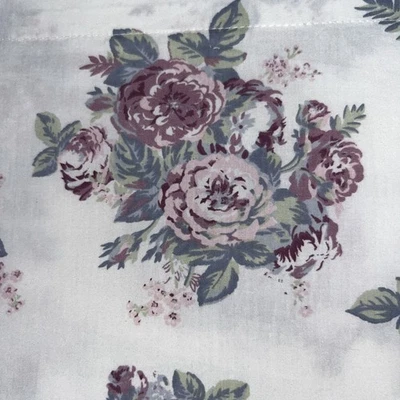 Farmhouse by Rachel Ashwell púrpura floral, sábana plana KING y 2 fundas de almohada Foto 1 de 4