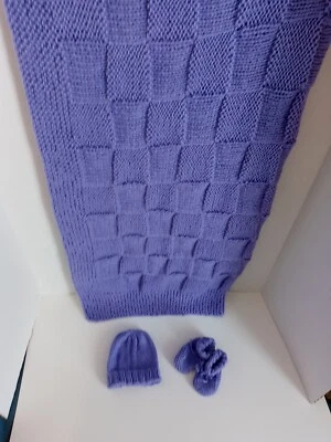 Juego de mantas para bebé tejidas a mano en una manta de acrílico suave 30 x 30, sombrero y botines Foto 1 de 4