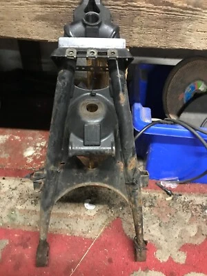 Cabezal cuadro delantero BMW R1200RT con libro de registro algo de corrosión Foto 1 de 4