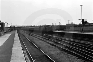4 B/W 35mm Negatives: Class 55 Deltic: 55010 KOSB: Doncaster: May 1980 6 - Picture 1 of 4