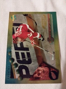 1994-95 SLAVA KOZLOV SCORE GOLD LINE NHL HOCKEY CARD #70 DETROIT RED WINGS USSR - Picture 1 of 2