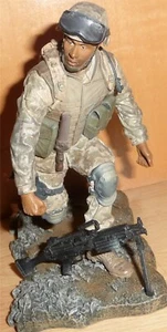 MARINE SAW GUNNER McFarlane Militar Redesplegado Serie 2 Figura Base SUELTA LEER - Imagen 1 de 3