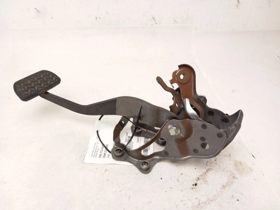 PEDAL DE FRENO PARA TOYOTA PRIUS C 2013 OEM Foto 1 de 4