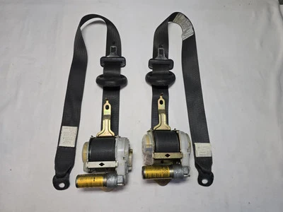 1998 - 2000 Toyota Rav4 Drivers & Passengers Front Seat Belt Retractors (Black) Foto 1 de 4