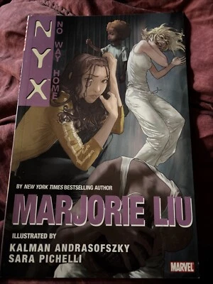 Libro de bolsillo NYX No Way Home Trade - Marvel de Marjorie Liu Foto 1 de 2