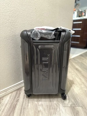 Tumi Vapor 22” International Carry-On Hardcase Spinner Luggage Black NWT $675 - Image 1 of 4