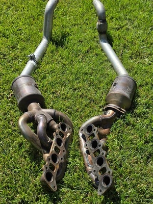 Colectores de escape y convertidores catalíticos Mustang 5.0 OEM FORD 4k 2024-2025  Foto 1 de 4