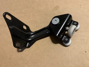 2019 - 2022 MERCEDES SPRINTER 2500 RIGHT SLIDE DOOR UPPER ROLLER HINGE OEM - Picture 1 of 4