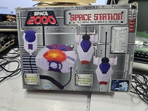 Walkie Talkies y Radio Nave Espacial Manley Toy Quest Space 2000 con Micrófono-Sin Probar-LEER - Imagen 1 de 18