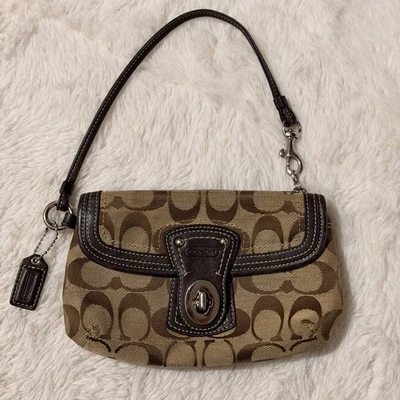 Bolso sin asas Coach Signature de lona cierre giratorio monograma C excelente estado  Foto 1 de 4