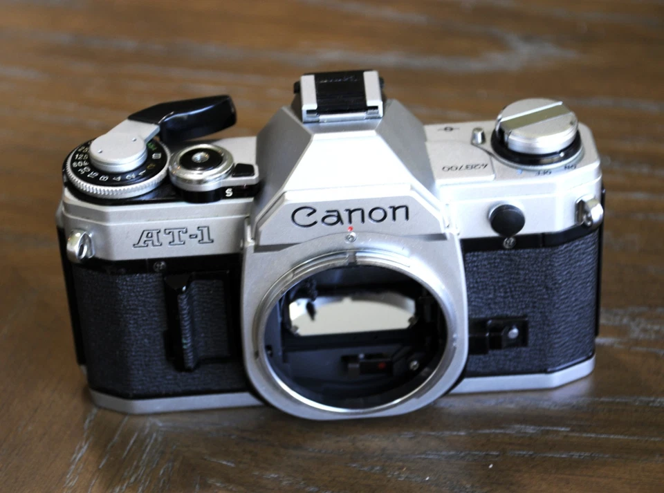 Canon AT-1 en excelente estado -- no probado Foto 1 de 1