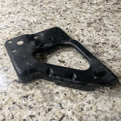 2015-2020 GMC YUKON 5.3L BATTERY TRAY SUPPORT BRACE BRACKET 22829069 OEM - Image 1 of 4