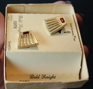 Gemelos Sarah Coventry Rojo Rubí Arte Vidrio Vintage Joyería Para Hombre, Caja Original - Imagen 1 de 6