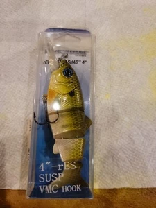 Reaction Strike Revolution Shad 4"rES SUSP Crankbait - B bassVMC Hook            - Picture 1 of 2