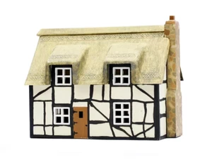 OO Railway -Dapol Thatched Cottage 00 Gauge 1:75 Scale Plastic - Picture 1 of 1