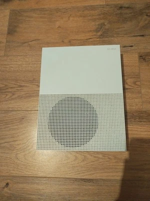 Xbox One S Konsole Sehr Selten Benutzt. Mit Einem  Xbox Controller + Kabel - Bild 1 von 4