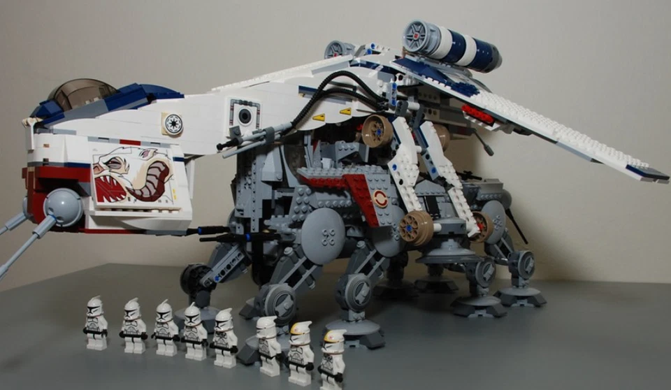 LEGO STAR WARS: Republic Dropship con AT-OT (10195) PERSONALIZADO (Con Figuras) Foto 1 de 2