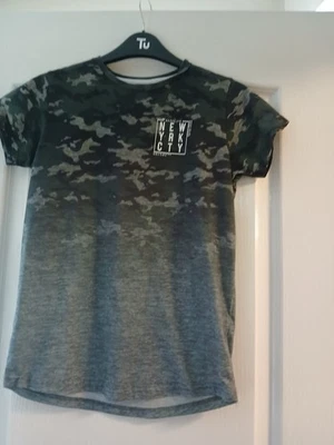 Boys T Shirt - Primark - Green - Age 10-11 yrs - Image 1 of 4