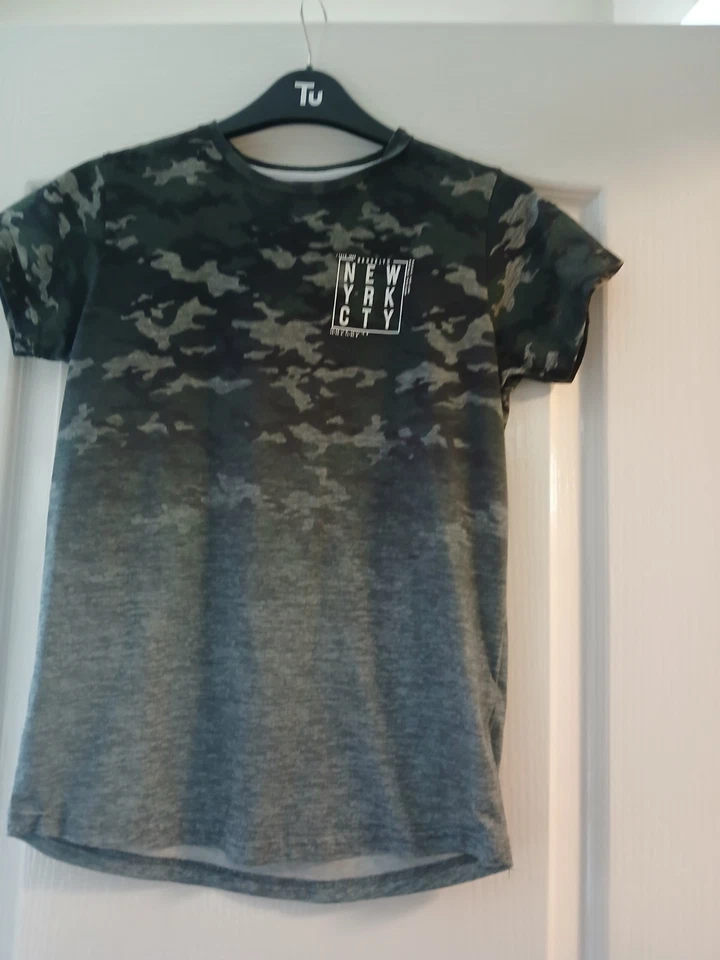 Boys T Shirt - Primark - Green - Age 10-11 yrs - Image 1 of 4