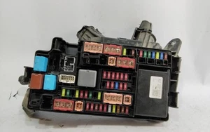 8264147050A Caja Reles/Fusibles para TOYOTA COROLLA (E21) HYBRID ACTIVE 1800792 - Imagen 1 de 10