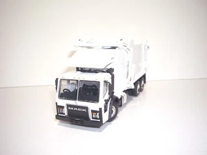 DCP FIRST GEAR 1/64 WHITE MACK LR WITH McNEILUS MERIDAN REFUSE TRUCK - Picture 1 of 10