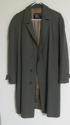 Gabardina clásica vintage para hombre Burberry de lana verde militar hecha en Inglaterra Foto 1 de 4