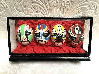 Máscara japonesa antiga pintada à mão ovos em estojo de vidro laca preta - Imagem 1 de 4