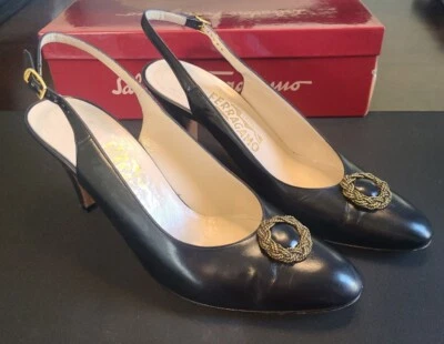 Auténtico Salvatore Ferragamo punta cerrada honda tacones traseros nudo talla 9B usado Foto 1 de 4