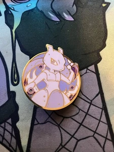 Pokemon Mewtwo Pin - Picture 1 of 1