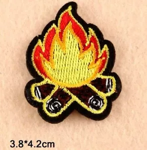 Camping Feuer Aufnäher Lagerfeuer Bügelbild Aufnähen Pfadfinder Applikation Motiv Zelt - Bild 1 von 1