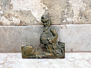 Vintage Bronze Irish Leprechaun With Pot Of Gold - Picture 1 of 5