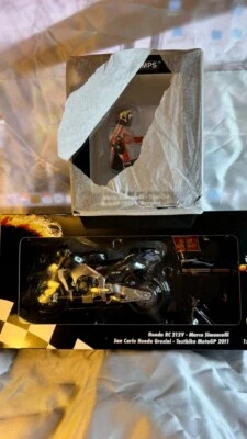 Minichamps Marco Simoncelli MOTO +FIGURA  Honda RC212V Test Bike GP 2011 -  1:12 - Immagine 1 di 4