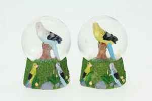 2 Schneekugeln Wellensittiche Vogel Vögel Schneekugel Glitzerkugeln Sittich neu  - Bild 1 von 1