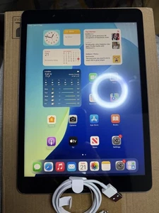 Apple iPad 9th Gen. 64GB - Picture 1 of 2
