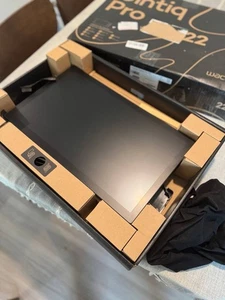 Wacom Cintiq Pro 22 Drawing Tablet 4k 120HZ - Picture 1 of 9