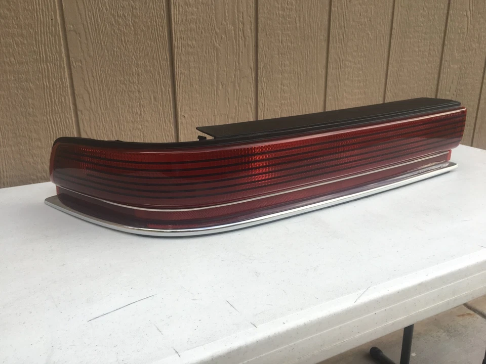Luz trasera Buick Roadmaster 1991-1996 Foto 1 de 4