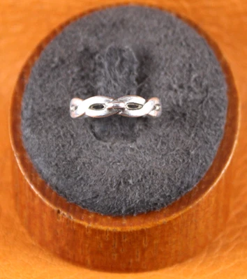 Anillo retirado James Avery alambre trenzado dije banda plata esterlina talla 4 Foto 1 de 4