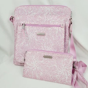 Baggallini Go Bagg con Polso RFID in Colorazione Fiori Rosa Tasche a Tracolla - Foto 1 di 13