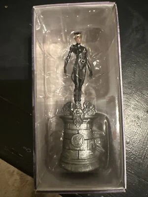 Xadrez Eaglemoss NOVO Mulher-Gato Rainha Branca DC Quadrinhos Liga da Justiça Sem Revista - Imagem 1 de 2