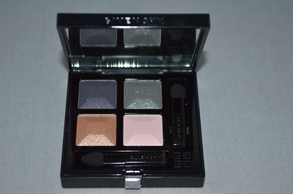 Sombra de ojos intensa y radiante Givenchy Prisme Quatour Quad 5 Frisson .14 oz Foto 1 de 1