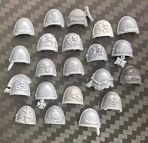 warhammer 40k - x21 assorted SM shoulder pads (emblems + decals), used. (2) - Picture 1 of 1