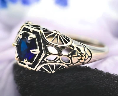 VINTAGE STYLE 925 SOLID STERLING SILVER ROYAL BLUE SIMULATED SAPPHIRE RING 1790 - Image 1 of 4